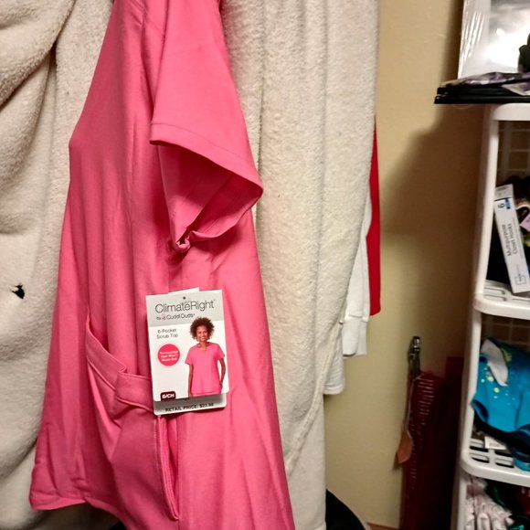 NEW ClimateRight by Cuddl Duds Women’s Woven Twill V-Neck Scrub Top Small - Picture 5 of 13